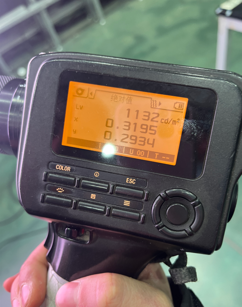 замер яркости светодиодного экрана